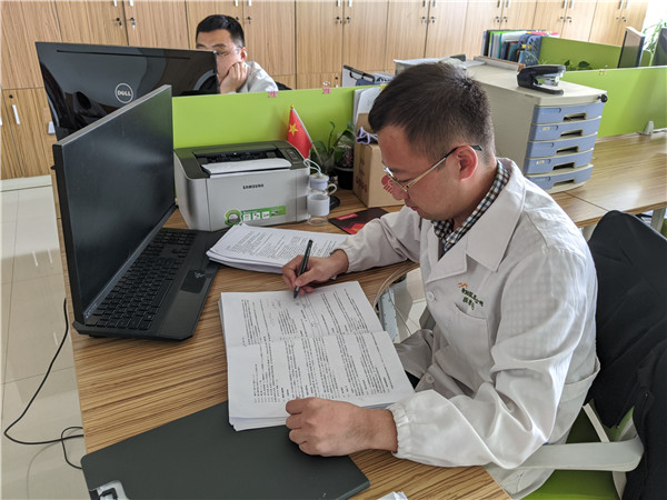 只爭(zhēng)朝夕，不負(fù)韶華